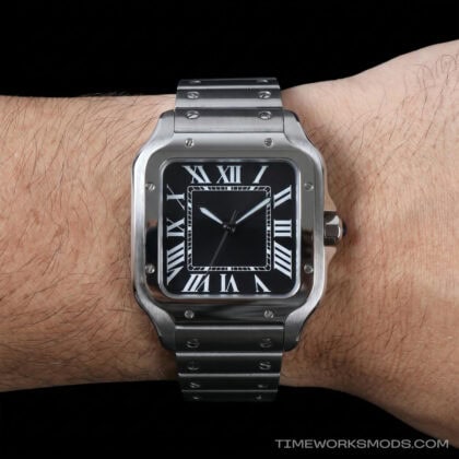 Reloj de pulsera cuadrado de acero con números romanos
