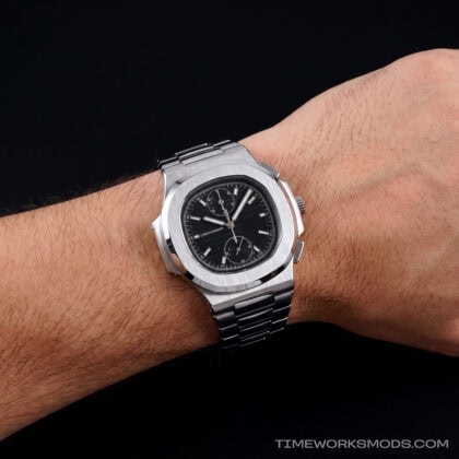 Reloj de pulsera de acero con esfera negra