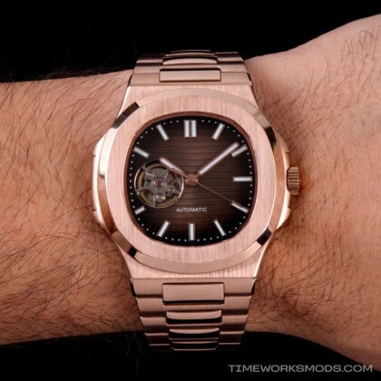 Automatikuhr mit Armband aus Gold und braunem Zifferblatt