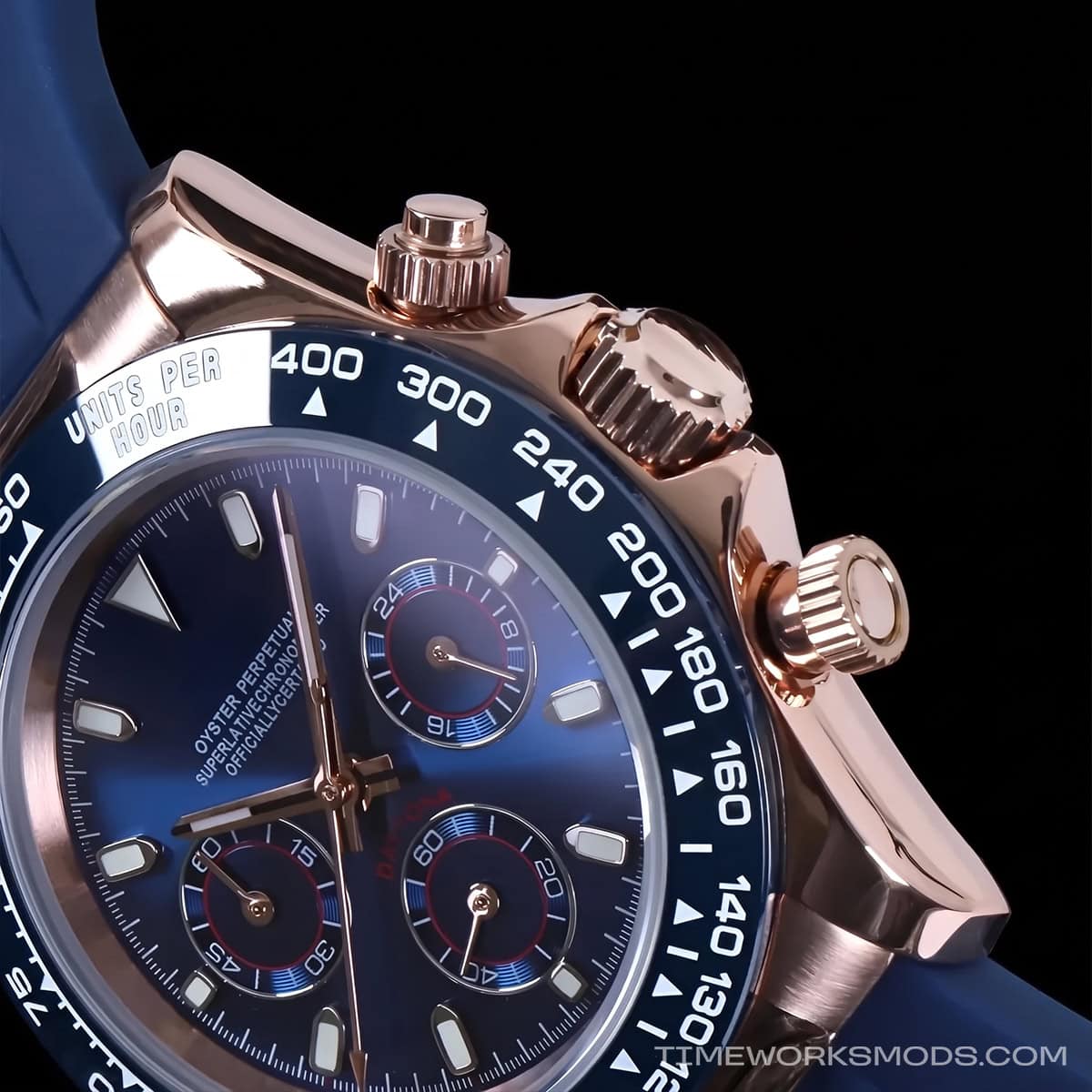 Reloj cronógrafo dorado rosa con esfera azul y correa goma