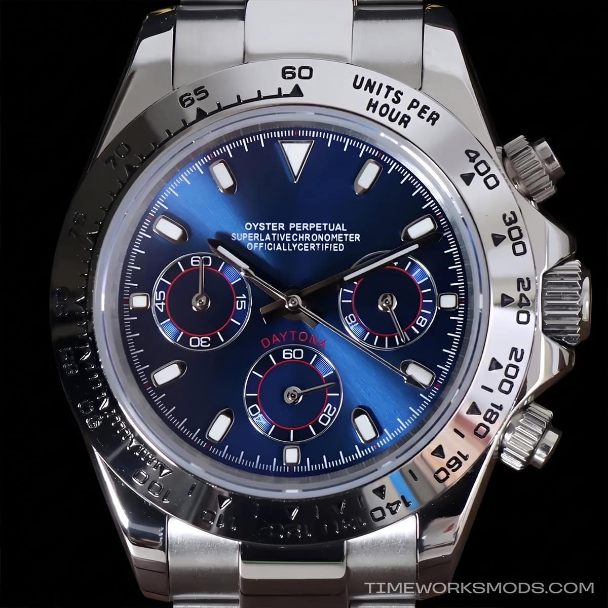 Chronographenuhr aus Edelstahl mit blauem Zifferblatt und Tachymeter-Lünette