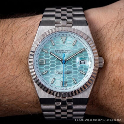 Orologio da polso argentato con quadrante esagonale blu
