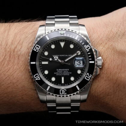 Orologio subacqueo in acciaio con quadrante nero